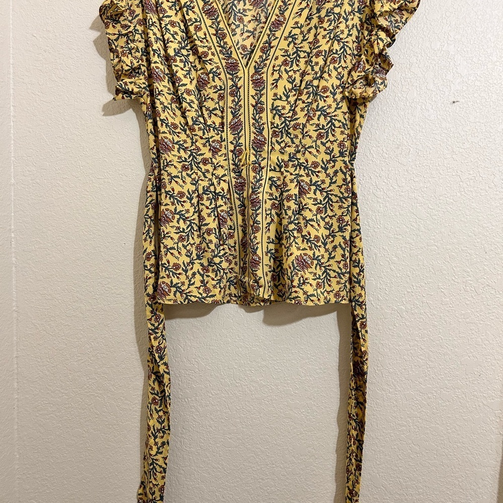 MAX STUDIO Floral Yellow Wrap Top - Picture 5 of 6